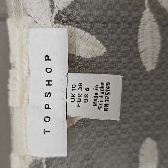 Lace Cream Top - Picture 2 of 4